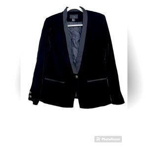 THE BLACK VELVET BLAZER